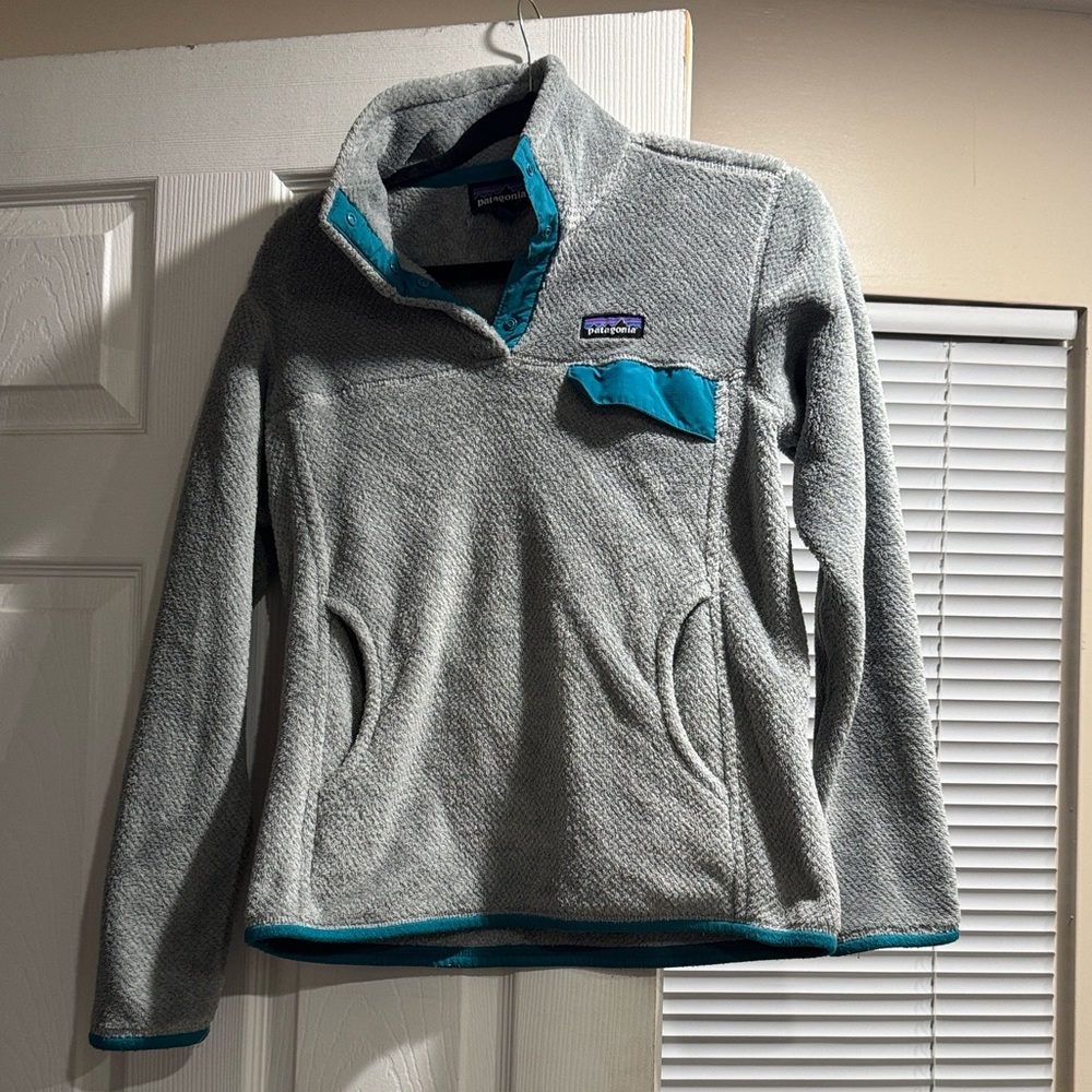 Patagonia Gray and Teal Fleece Jacket